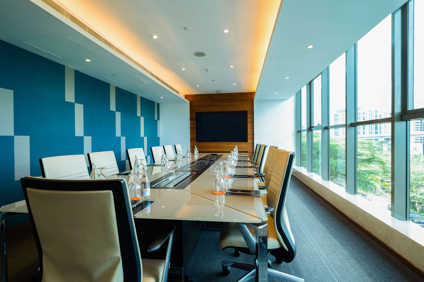 Behind every successful meeting is a space that understands the assignment. From high-level pitches to power discussions, our boardrooms set the tone for excellence. 

To book a meeting, call +254 732 191000.

#EmaraOleSereni #Boardroom #BestHotelInNairobi