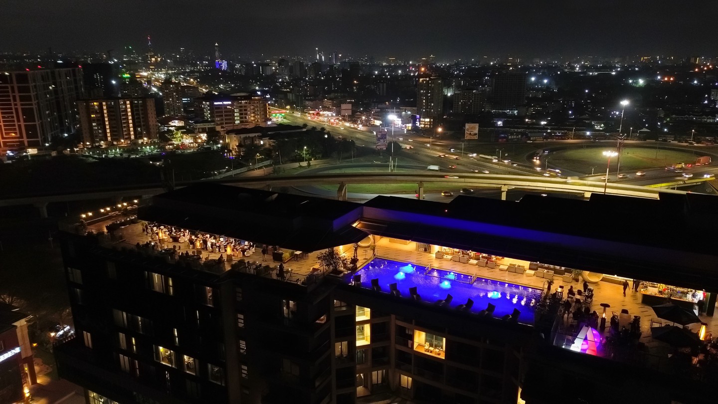 When the city comes alive, so does Sky Lounge! Unwind your weekend at Sky Lounge and explore our signature cocktails paired with breathtaking views of the city and unforgettable moments.

To reserve a table, call +254 731 564578. 

#EmaraOleSereni #SkyLounge #BestHotelInNairobi