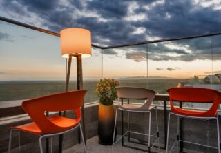 Some sunsets are simply too beautiful to rush. Wind down your weekend at Sky Lounge and enjoy the panoramic views of the park, as sip on your favourite cocktail, and watch the breathtaking sunset. 

To reserve a table, call +254 731 564578.

#EmaraOleSereni #SkyLounge #BestHotelInNairobi